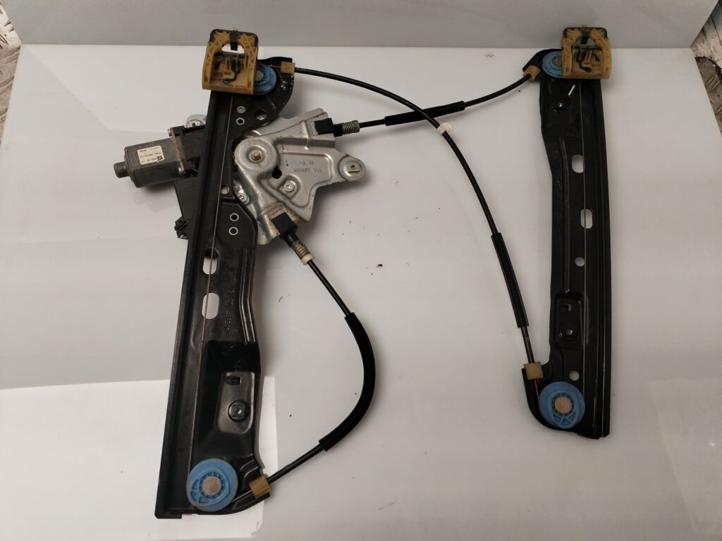 ELEVALUNAS DELANTERO IZQUIERDO 133008