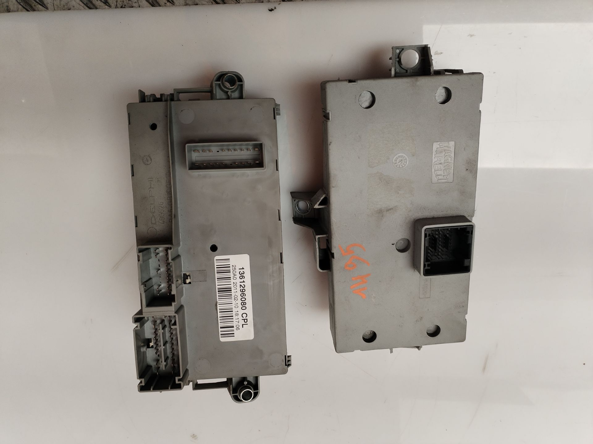 CAJA RELES / FUSIBLES 135095