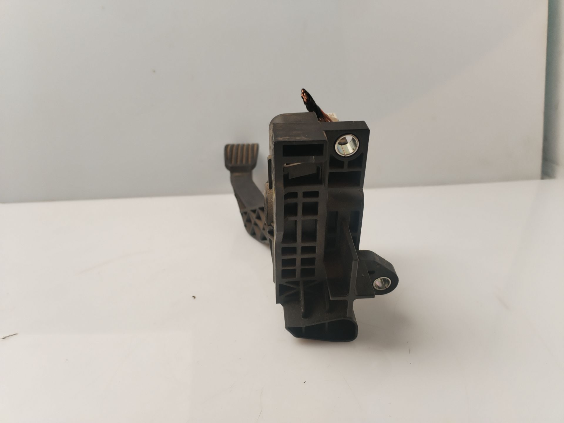 PEDAL ACELERADOR 135167