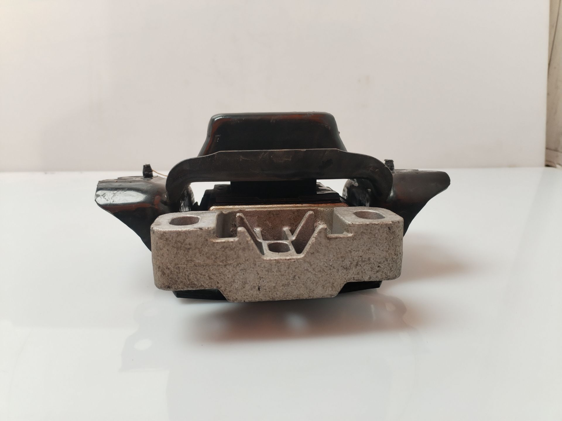 SOPORTE MOTOR IZQUIERDO 135630