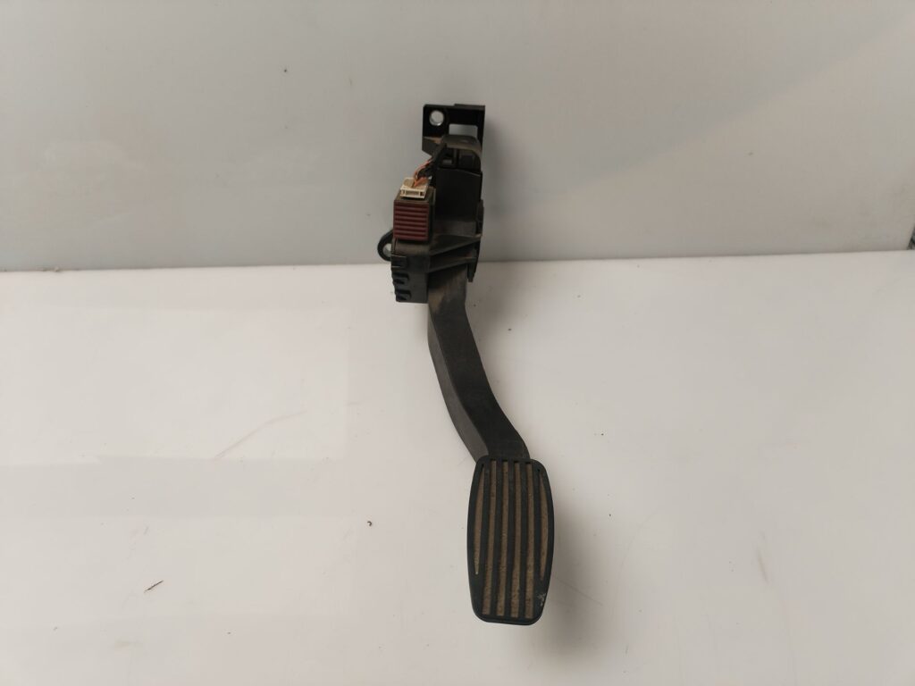 PEDAL ACELERADOR 135167