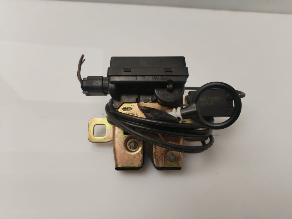 CERRADURA MALETERO / PORTON 134751