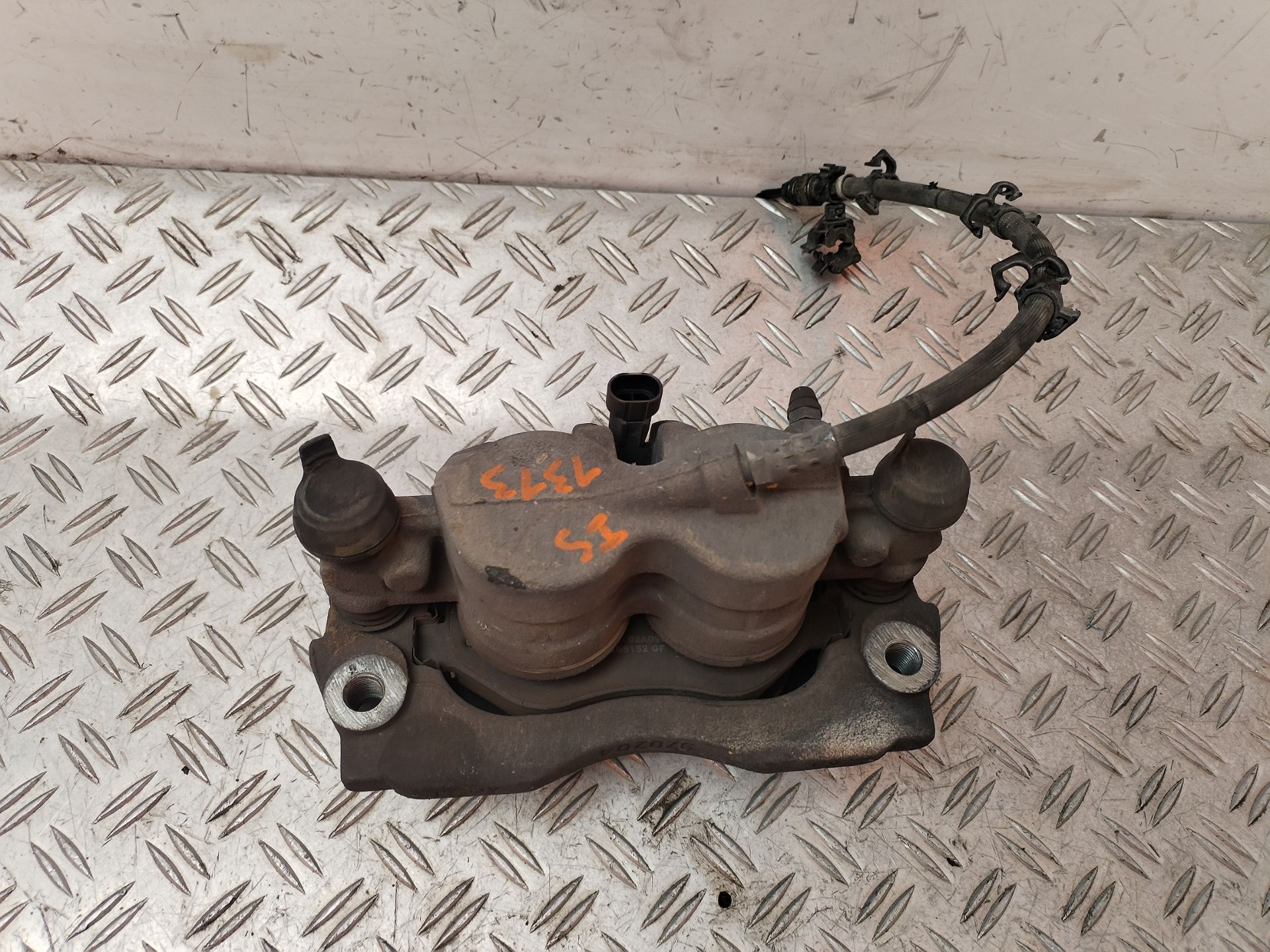 PINZA DE FRENO DELANTERA IZQUIERDA 133040