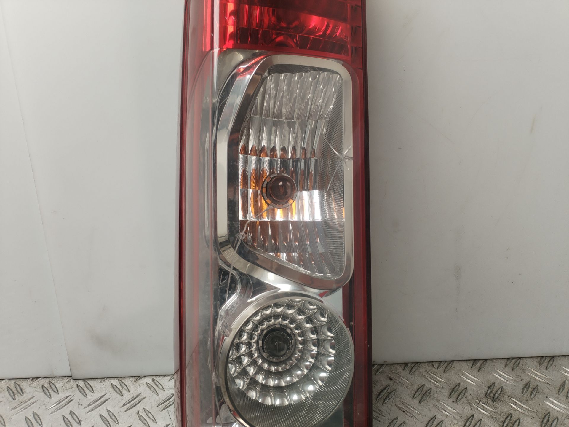 PILOTO TRASERO IZQUIERDO 135235