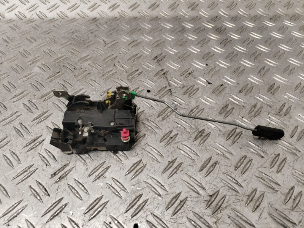 CERRADURA PUERTA DELANTERA IZQUIERDA 131770