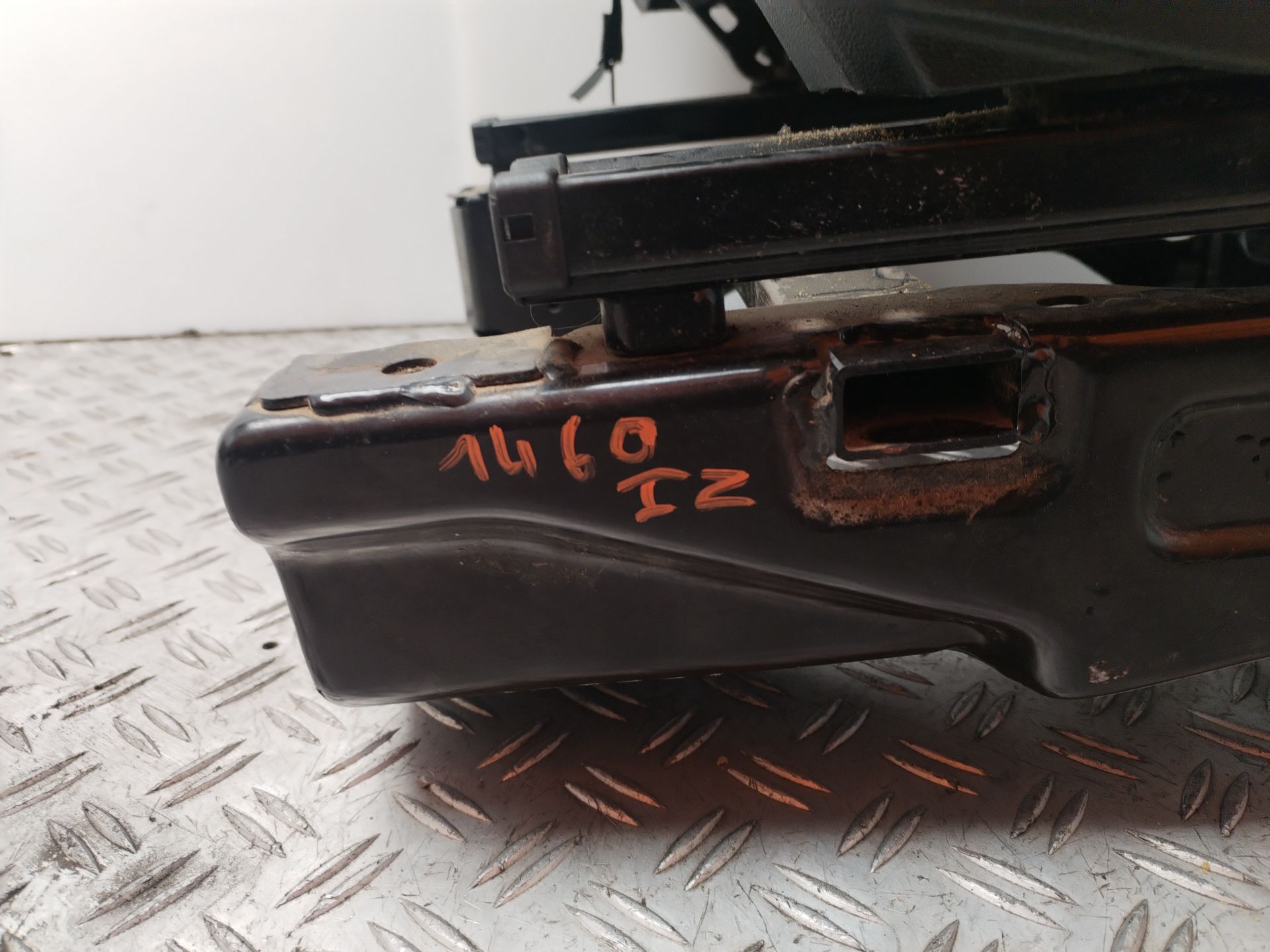 ASIENTO DELANTERO IZQUIERDO 135288