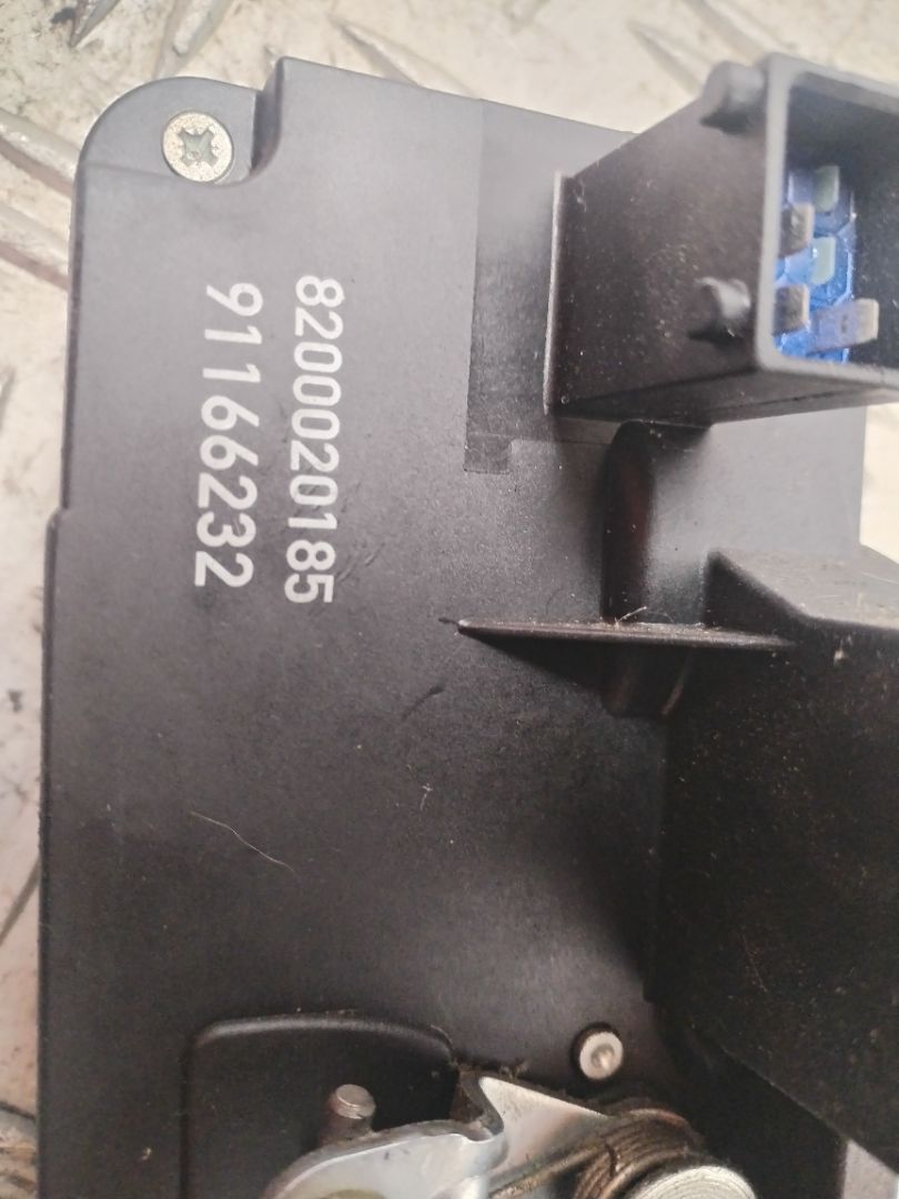 CERRADURA PUERTA LATERAL DERECHA 135098