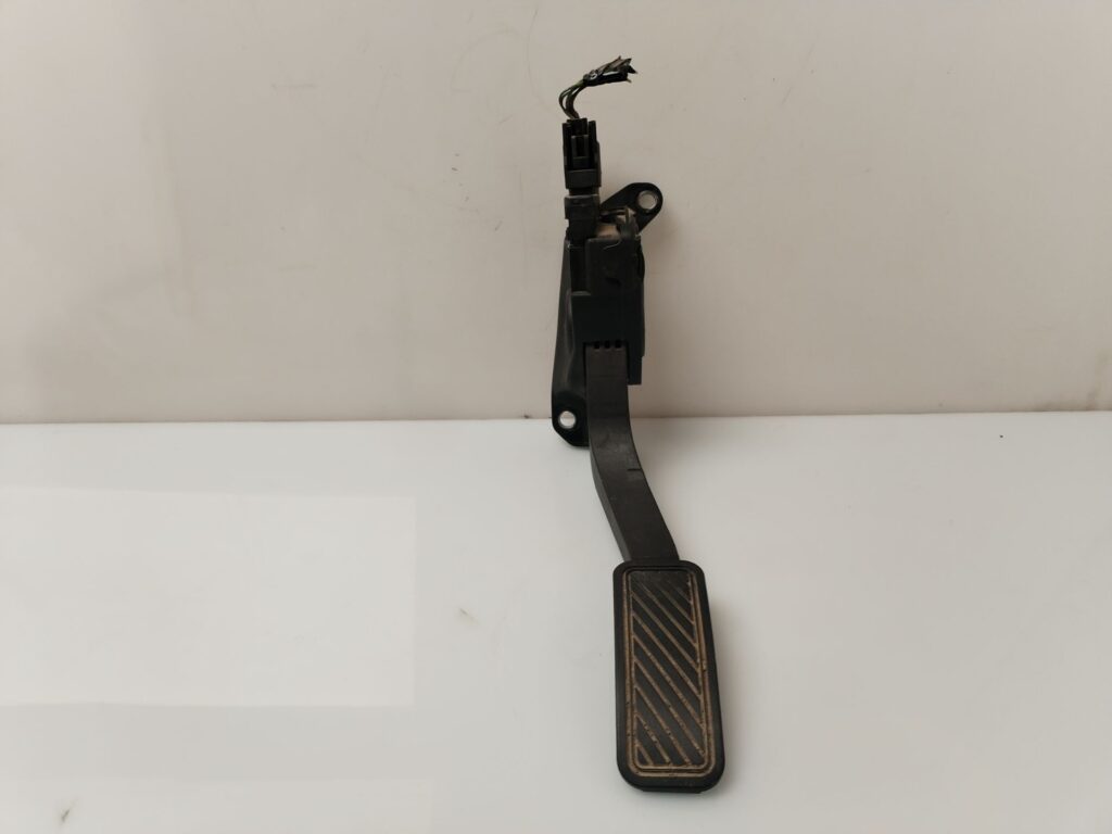 PEDAL ACELERADOR 135431