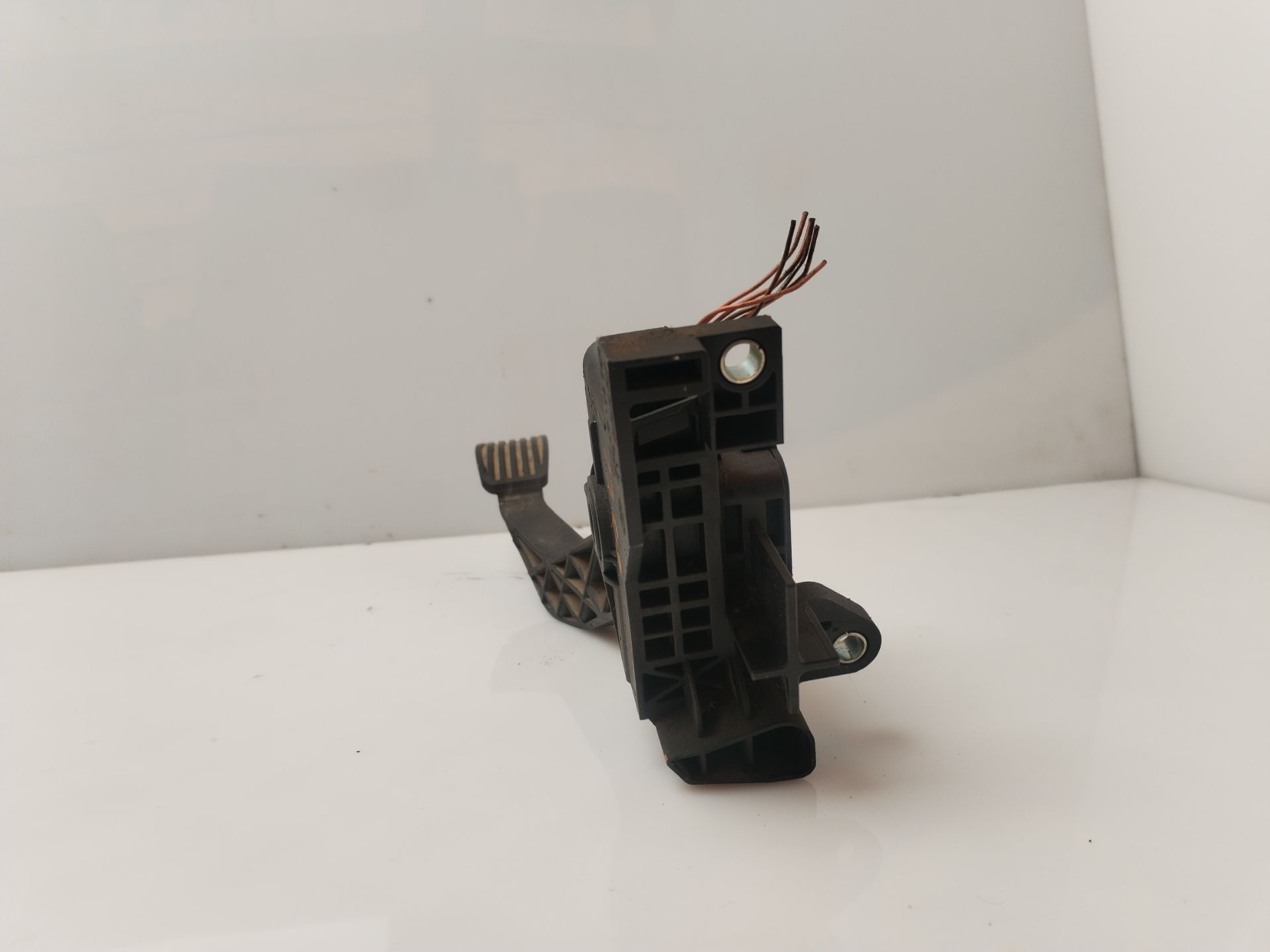 PEDAL ACELERADOR 134976