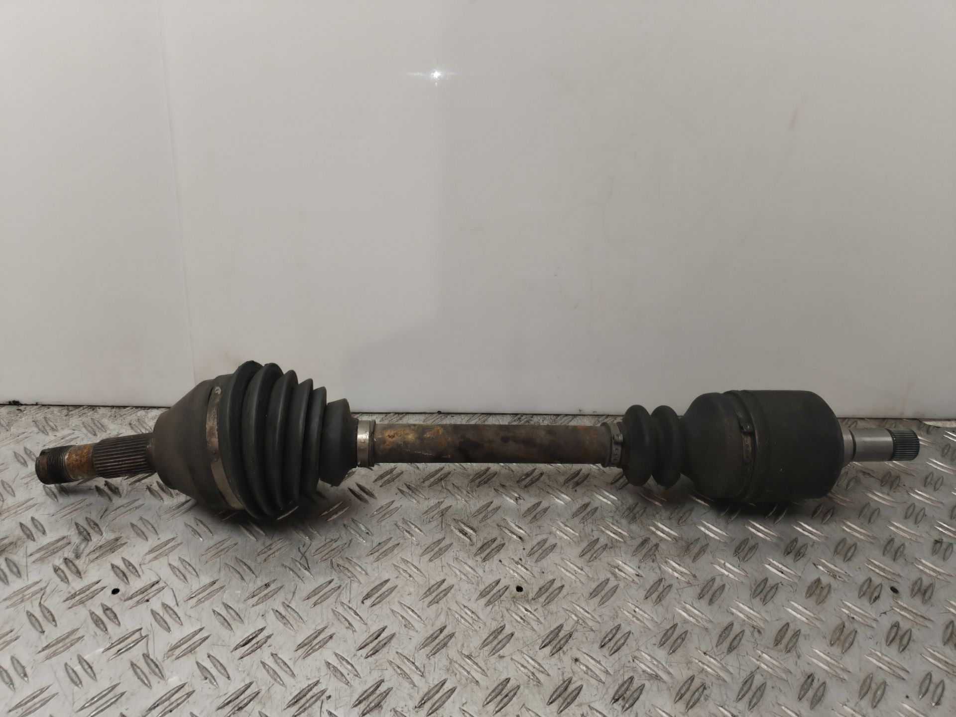 TRANSMISION DELANTERA IZQUIERDA 135316