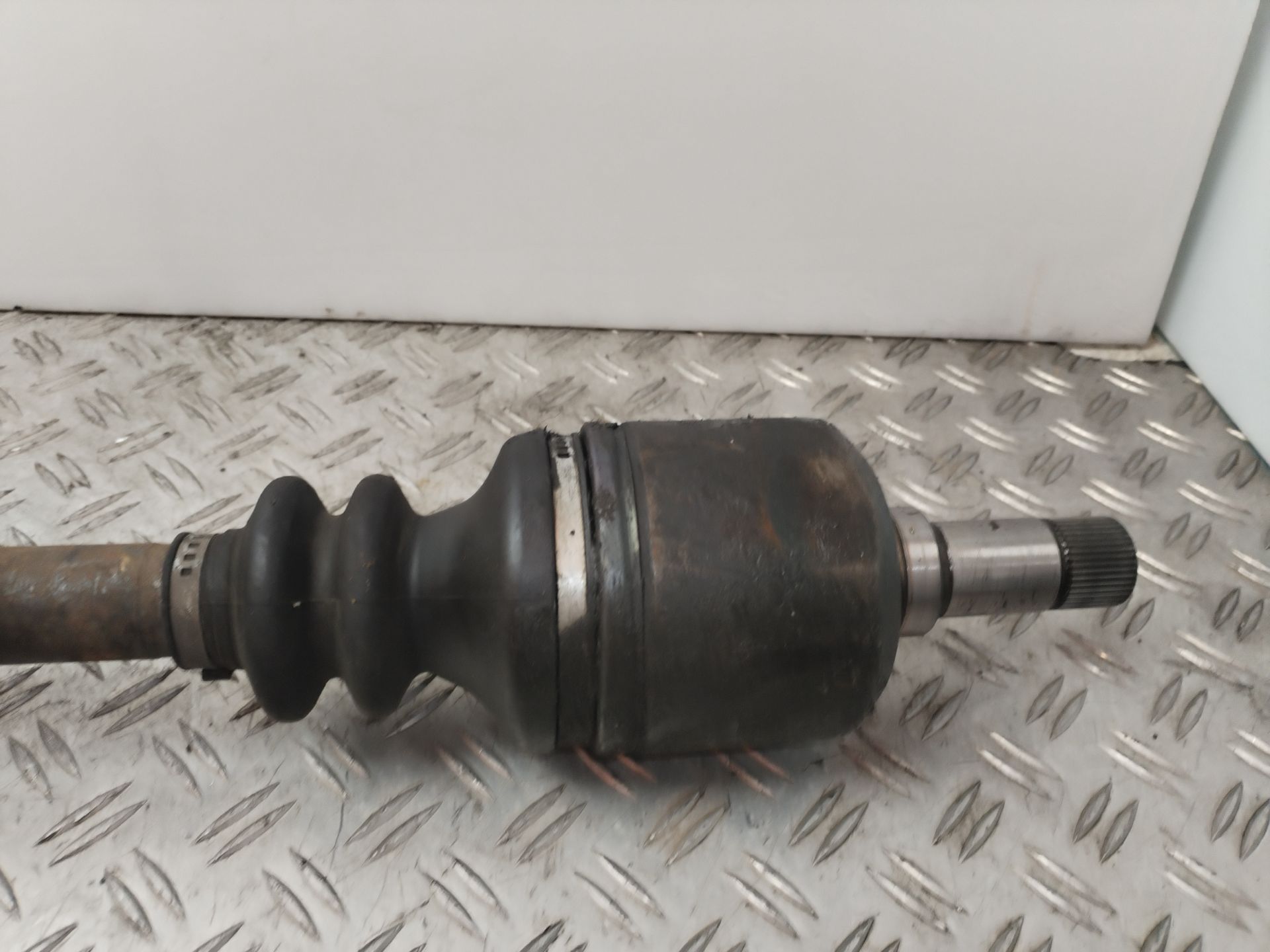 TRANSMISION DELANTERA IZQUIERDA 135316