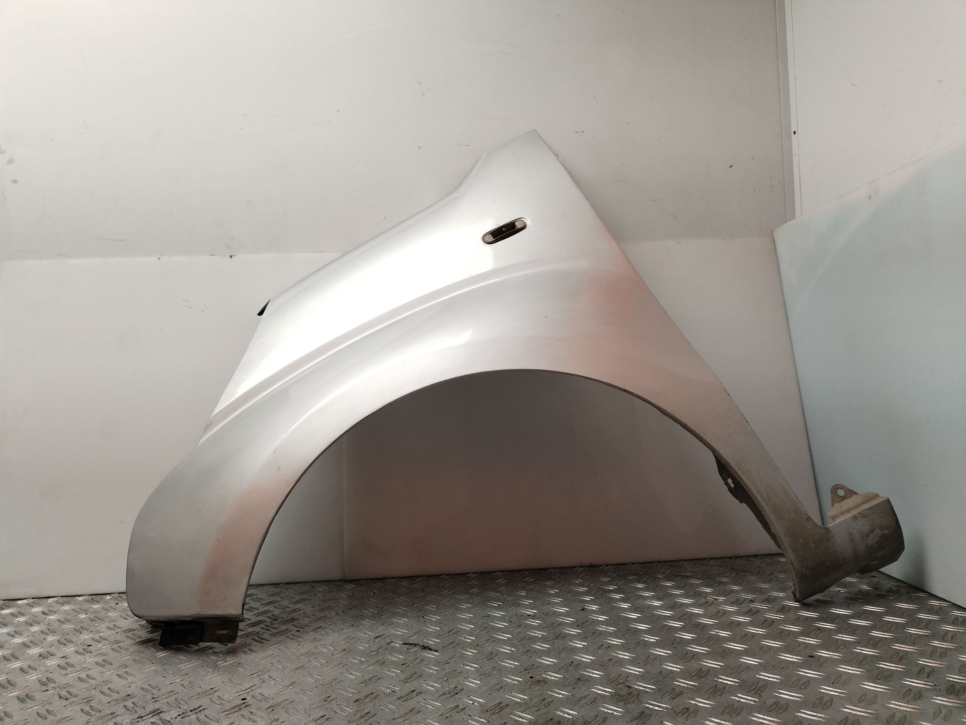 ALETA DELANTERA IZQUIERDA 135287