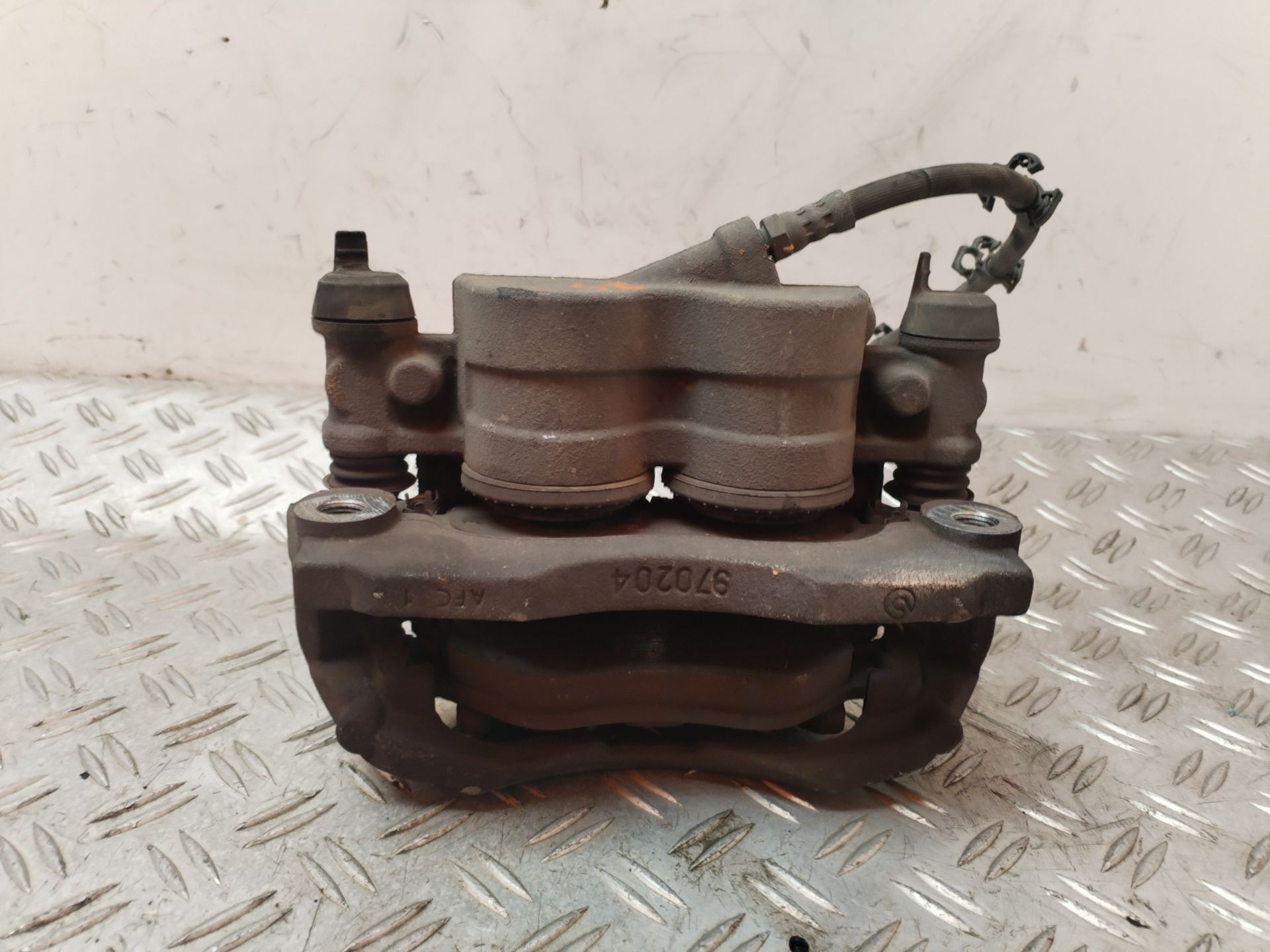 PINZA DE FRENO DELANTERA IZQUIERDA 133040