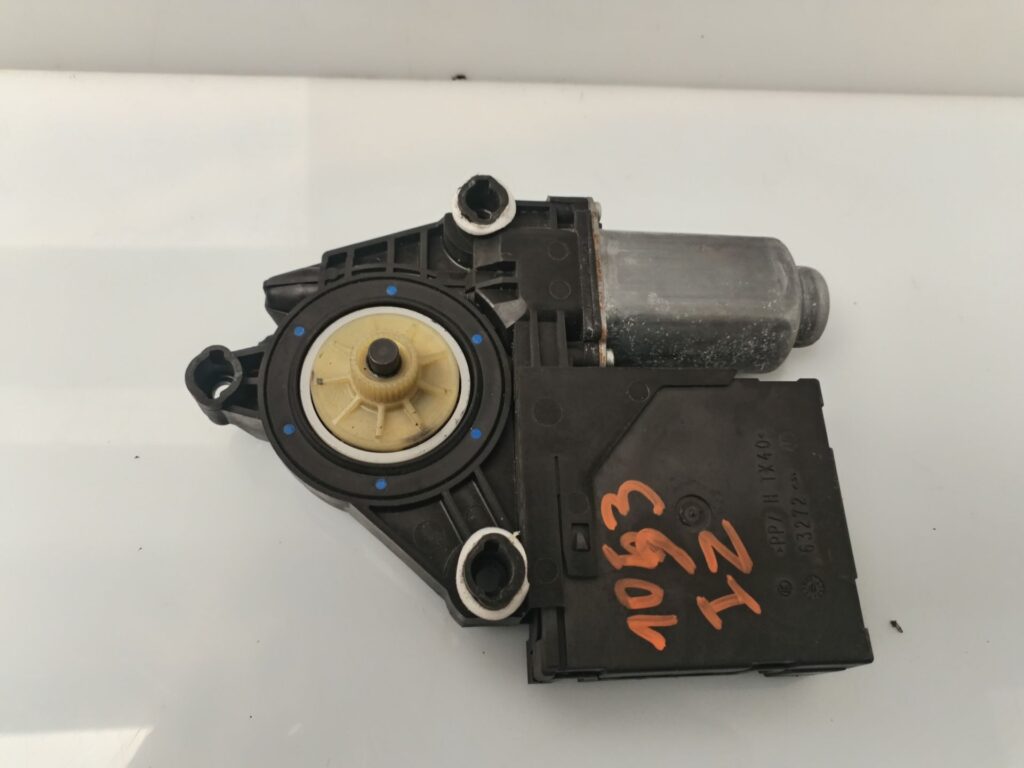 MOTOR ELEVALUNAS DELANTERO IZQUIERDO 135970