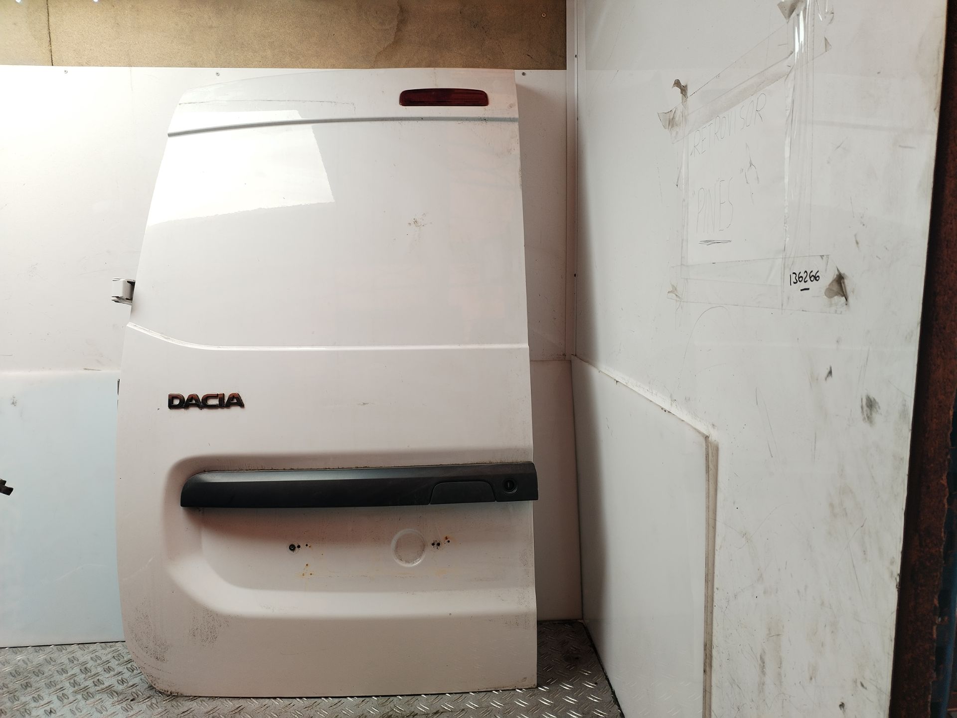 PUERTA TRASERA IZQUIERDA 136295