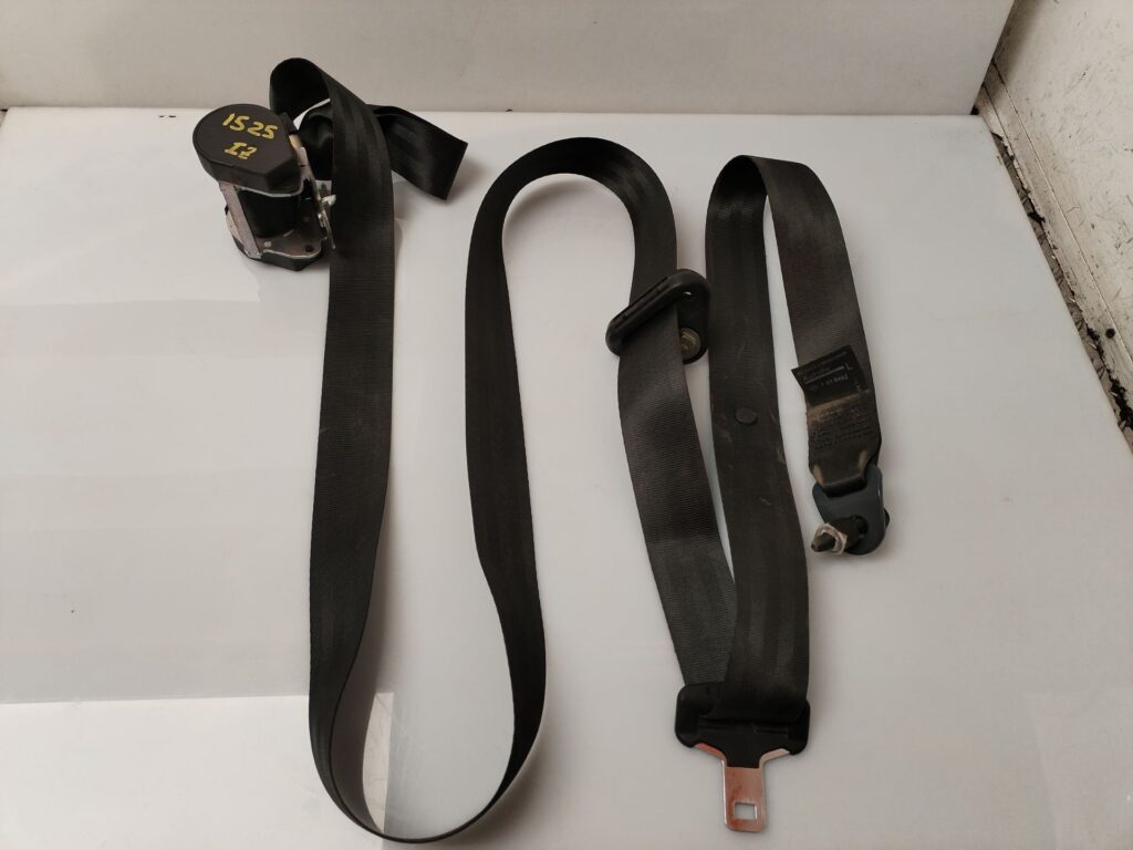 CINTURON SEGURIDAD DELANTERO IZQUIERDO 135820