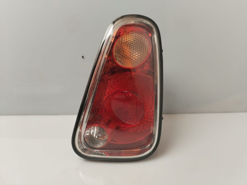 PILOTO TRASERO DERECHO 134740