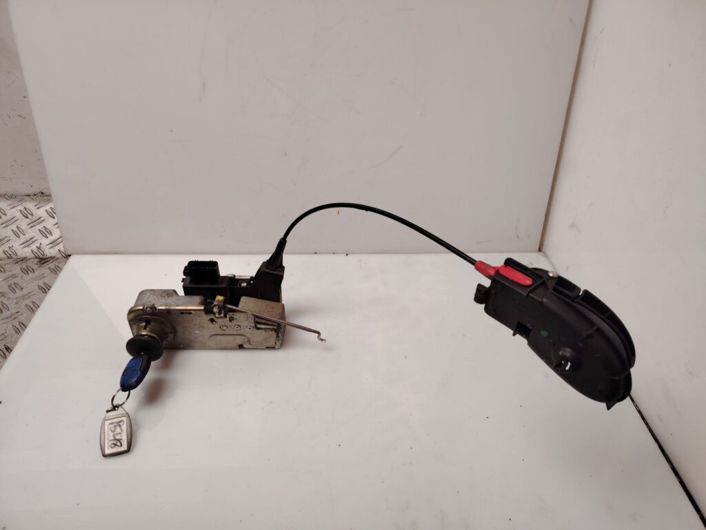 CERRADURA PUERTA DELANTERA IZQUIERDA 136584