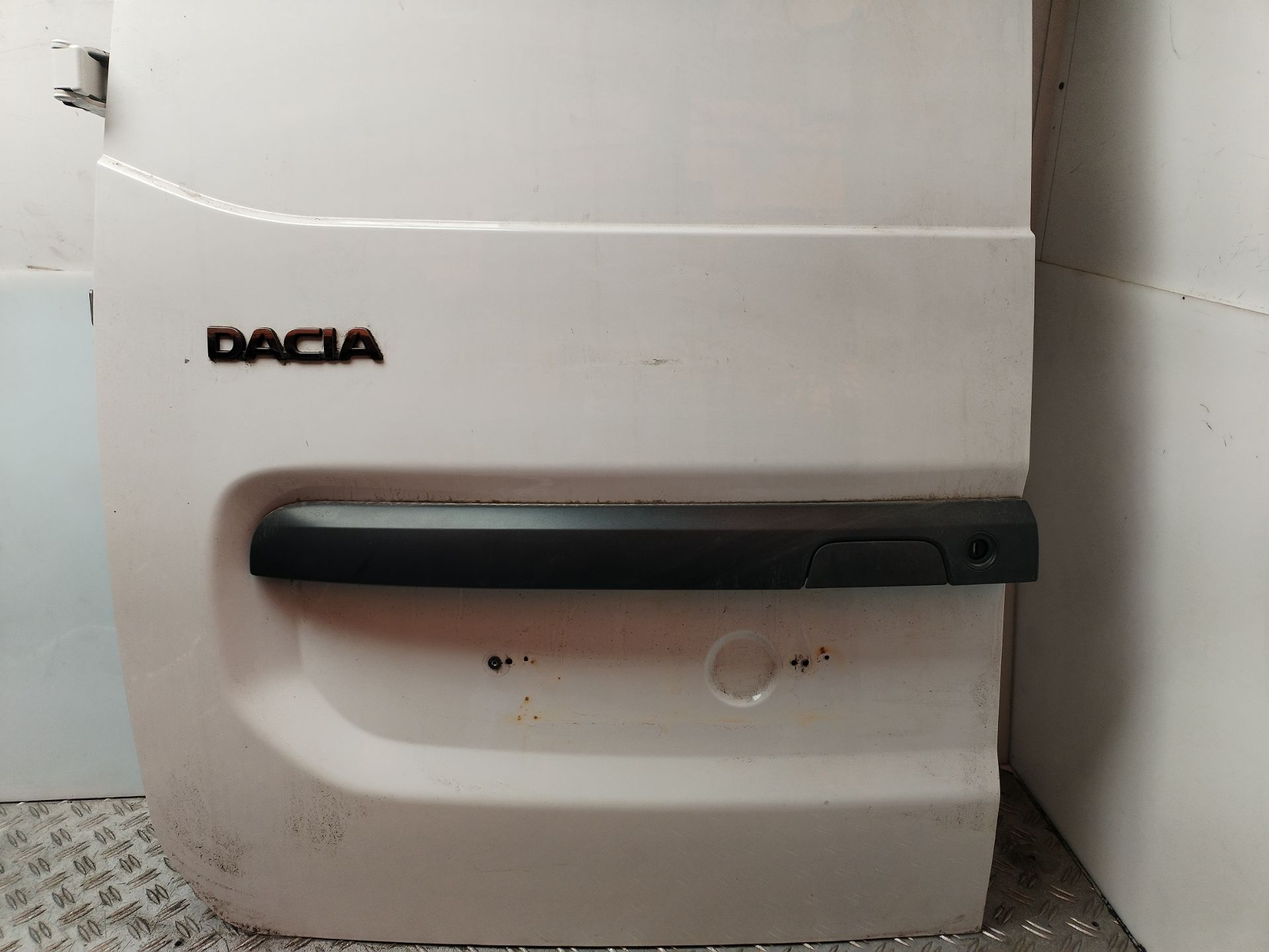 PUERTA TRASERA IZQUIERDA 136295