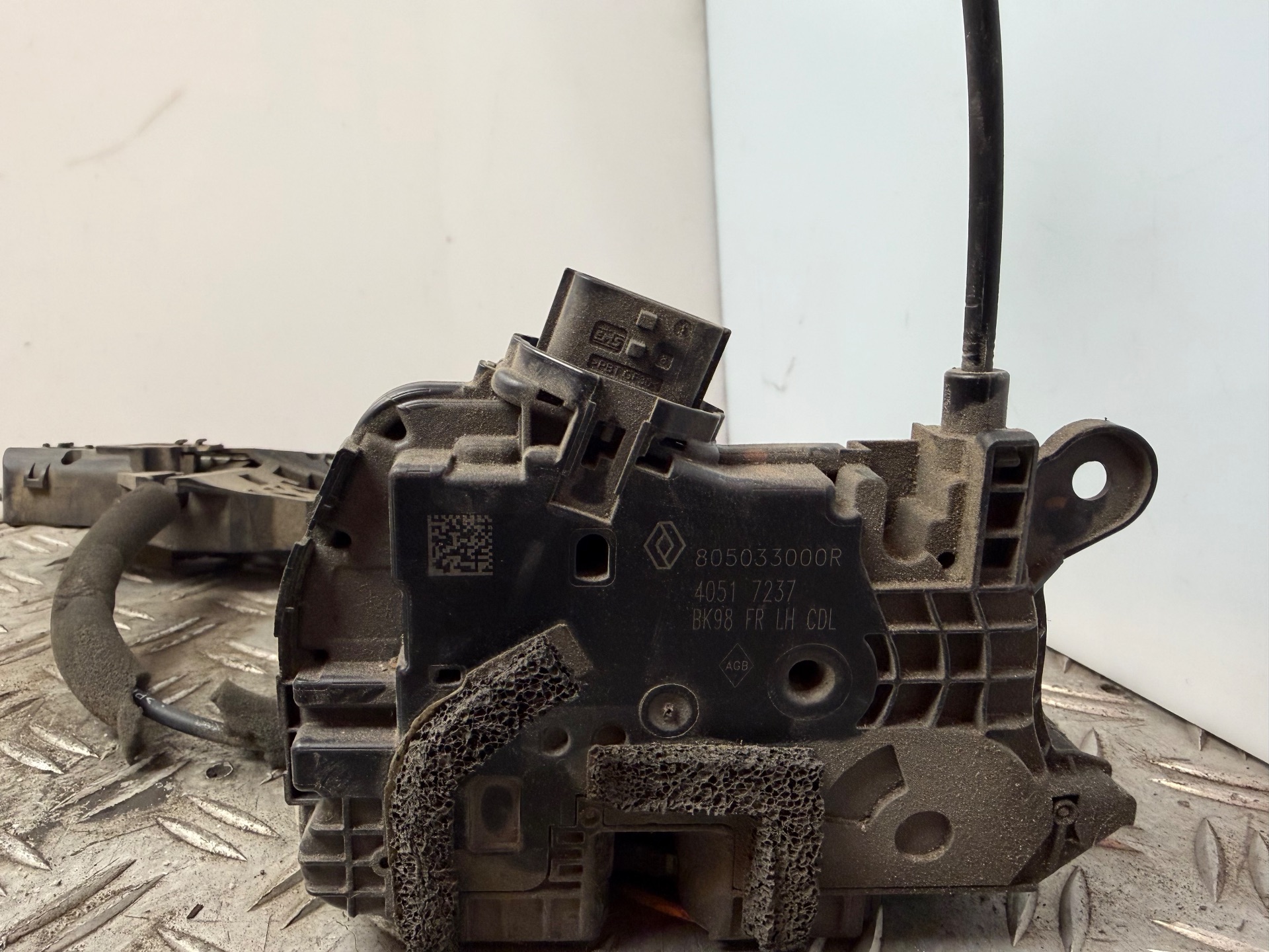 CERRADURA PUERTA DELANTERA IZQUIERDA 135941