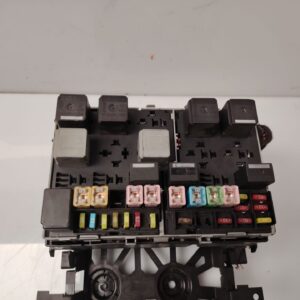 CAJA RELES / FUSIBLES 136571