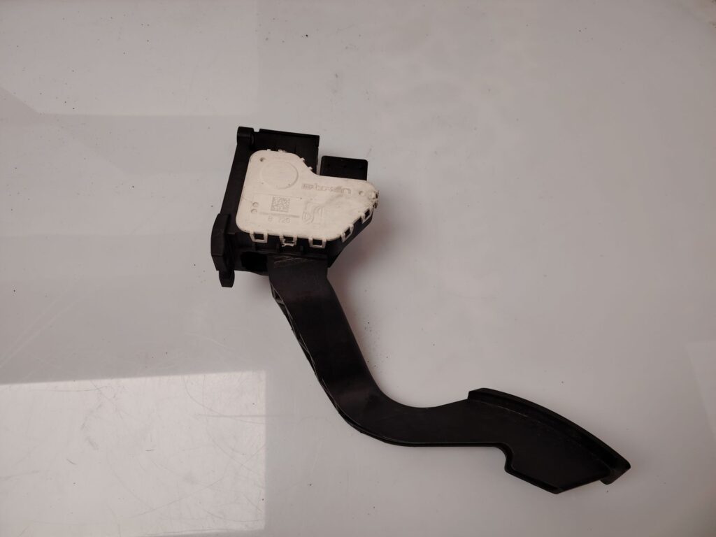 PEDAL ACELERADOR 136459