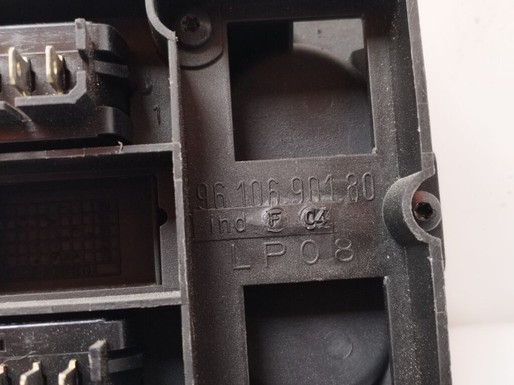 MANDO ELEVALUNAS DELANTERO IZQUIERDO 135914