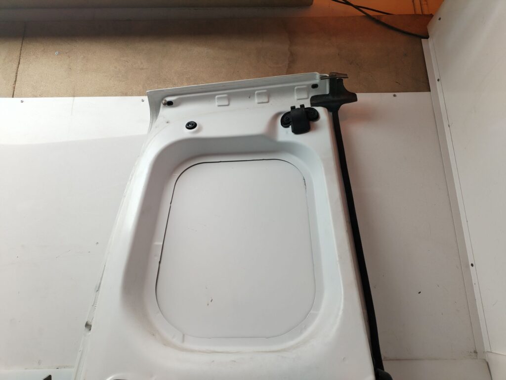 PUERTA TRASERA DERECHA 136294