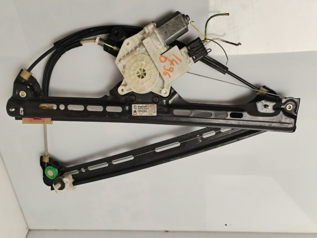 ELEVALUNAS DELANTERO DERECHO 136229