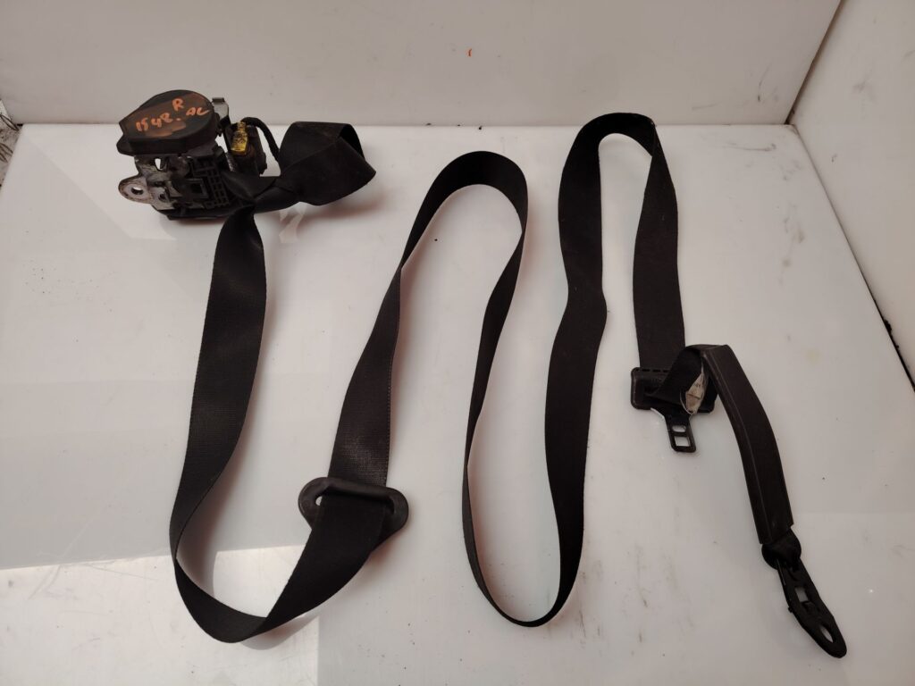 CINTURON SEGURIDAD DELANTERO DERECHO 136590