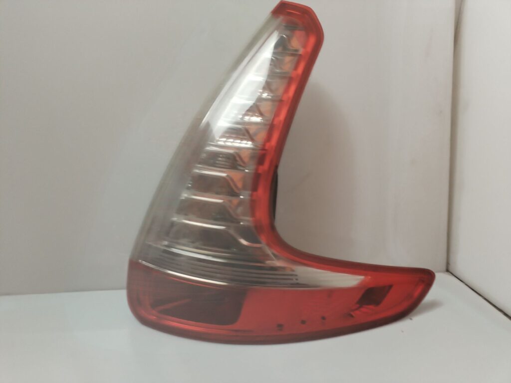 PILOTO TRASERO DERECHO 136450