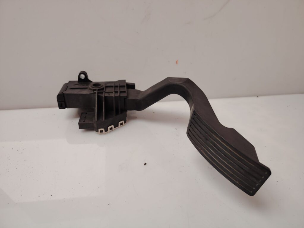 PEDAL ACELERADOR 136459