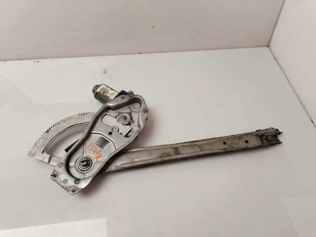 ELEVALUNAS DELANTERO DERECHO 136299