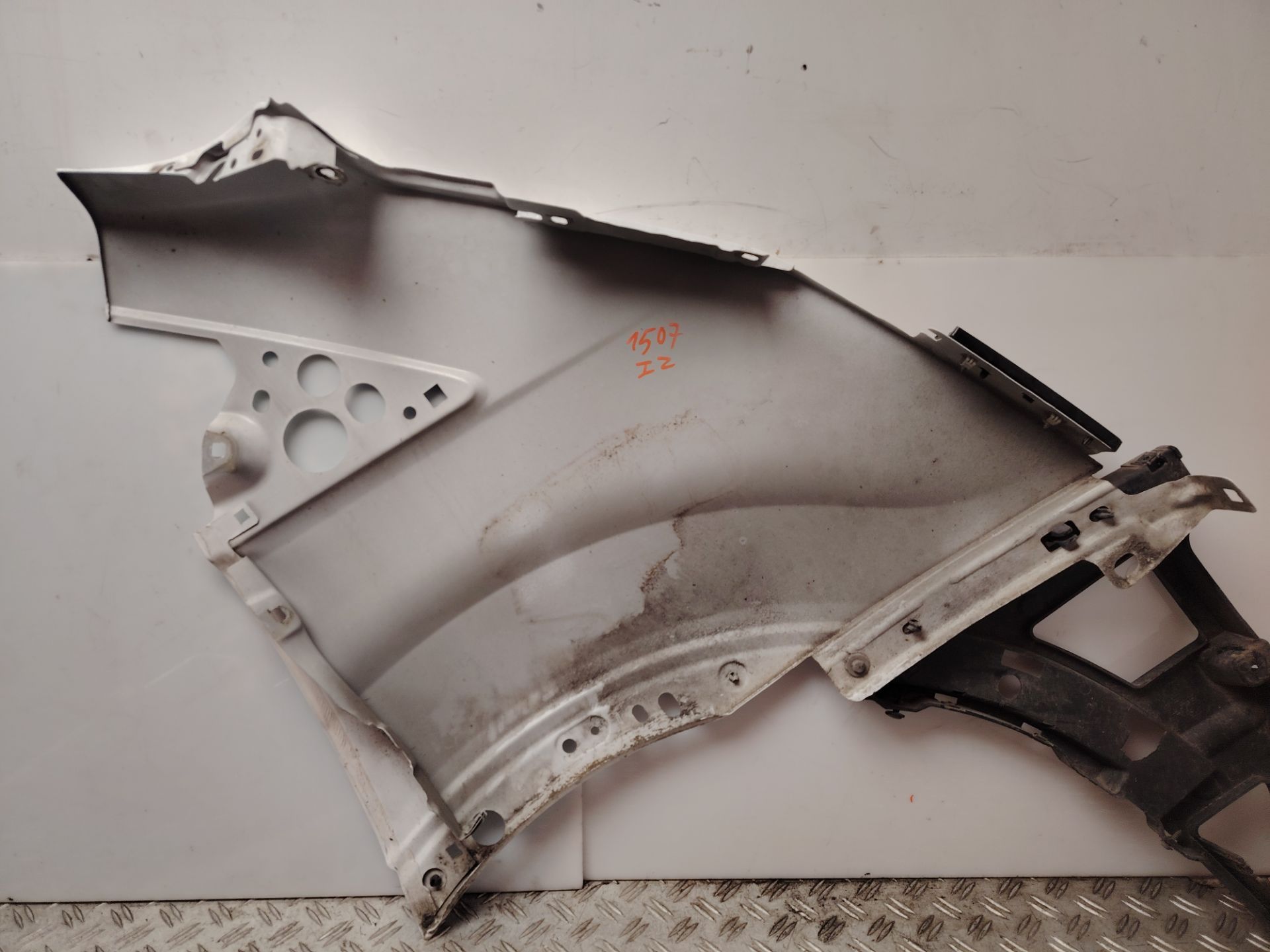 ALETA DELANTERA IZQUIERDA 136349