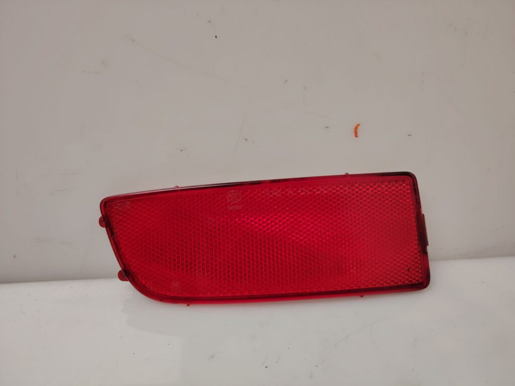 PILOTO TRASERO IZQUIERDO PARAGOLPES 136562