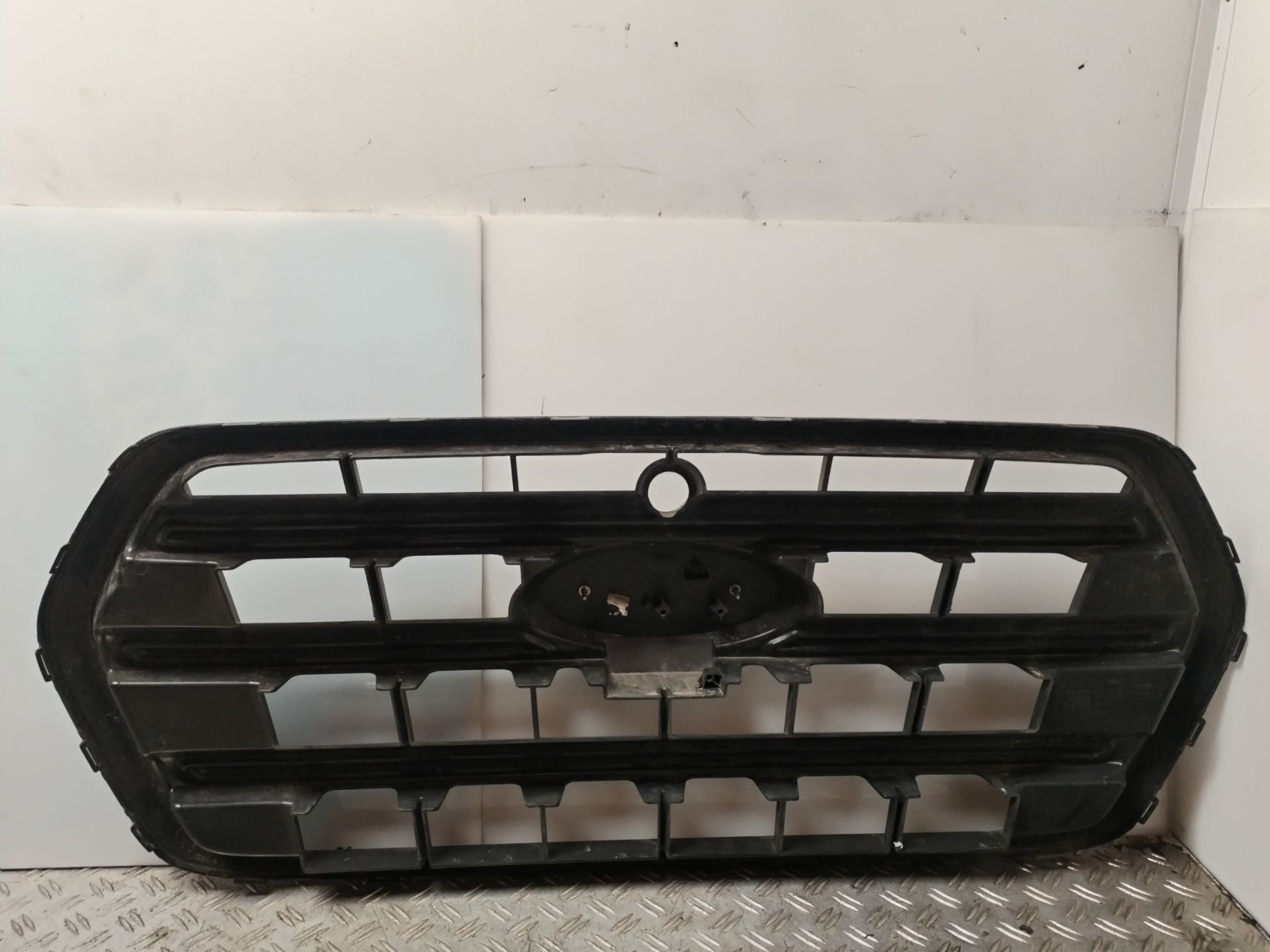 REJILLA DELANTERA 136210