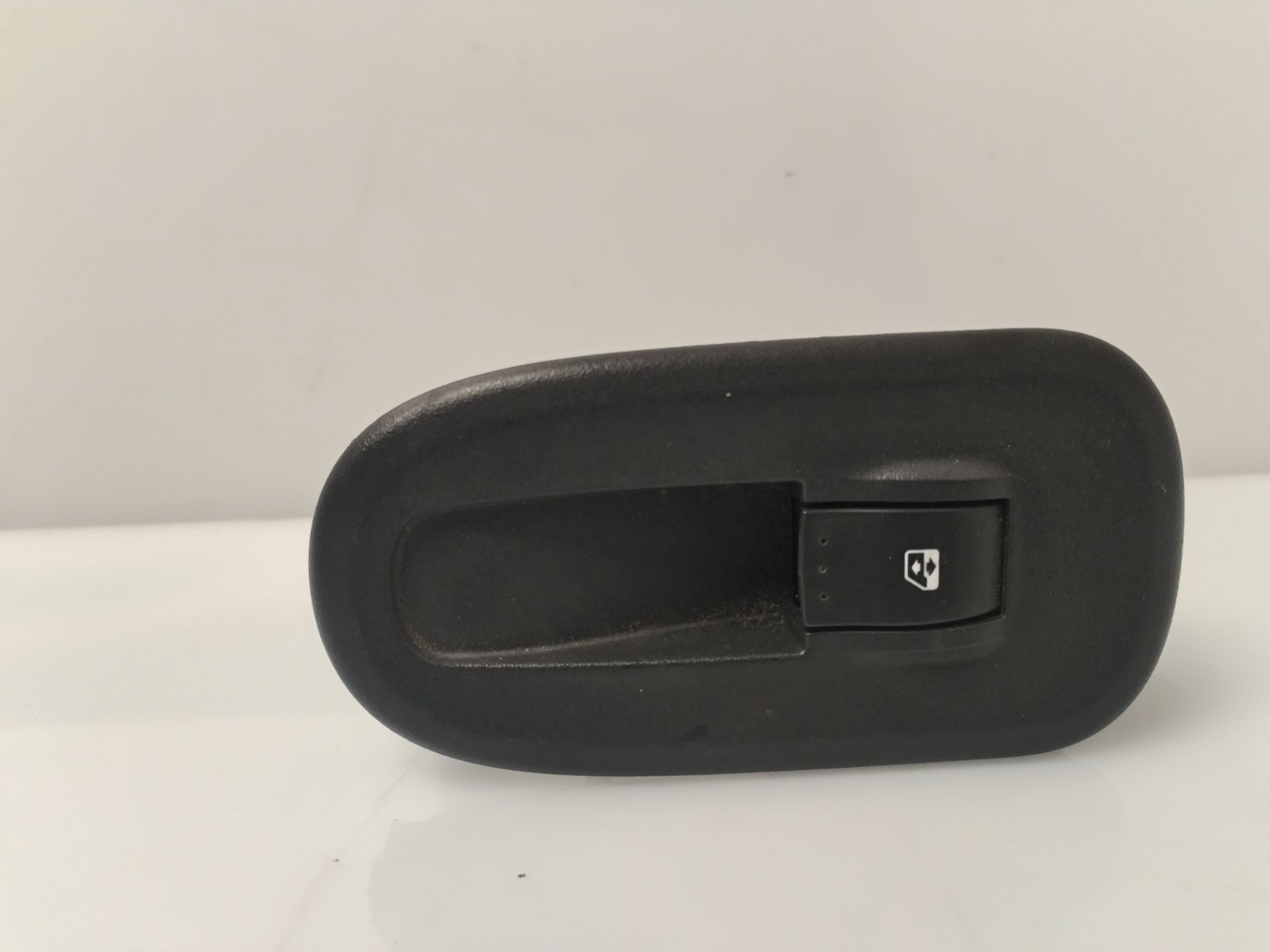 MANDO ELEVALUNAS DELANTERO DERECHO 135968