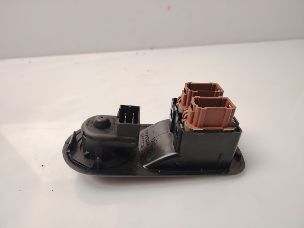 MANDO ELEVALUNAS DELANTERO IZQUIERDO 136320