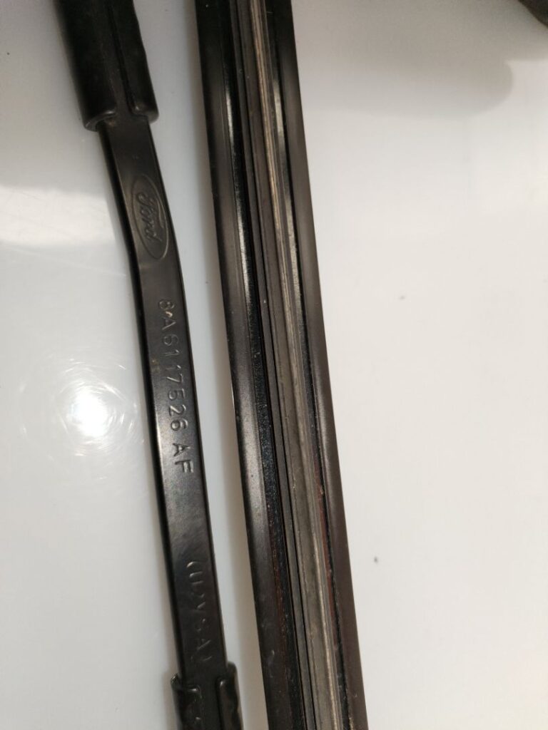 BRAZO LIMPIA DELANTERO IZQUIERDO 135876