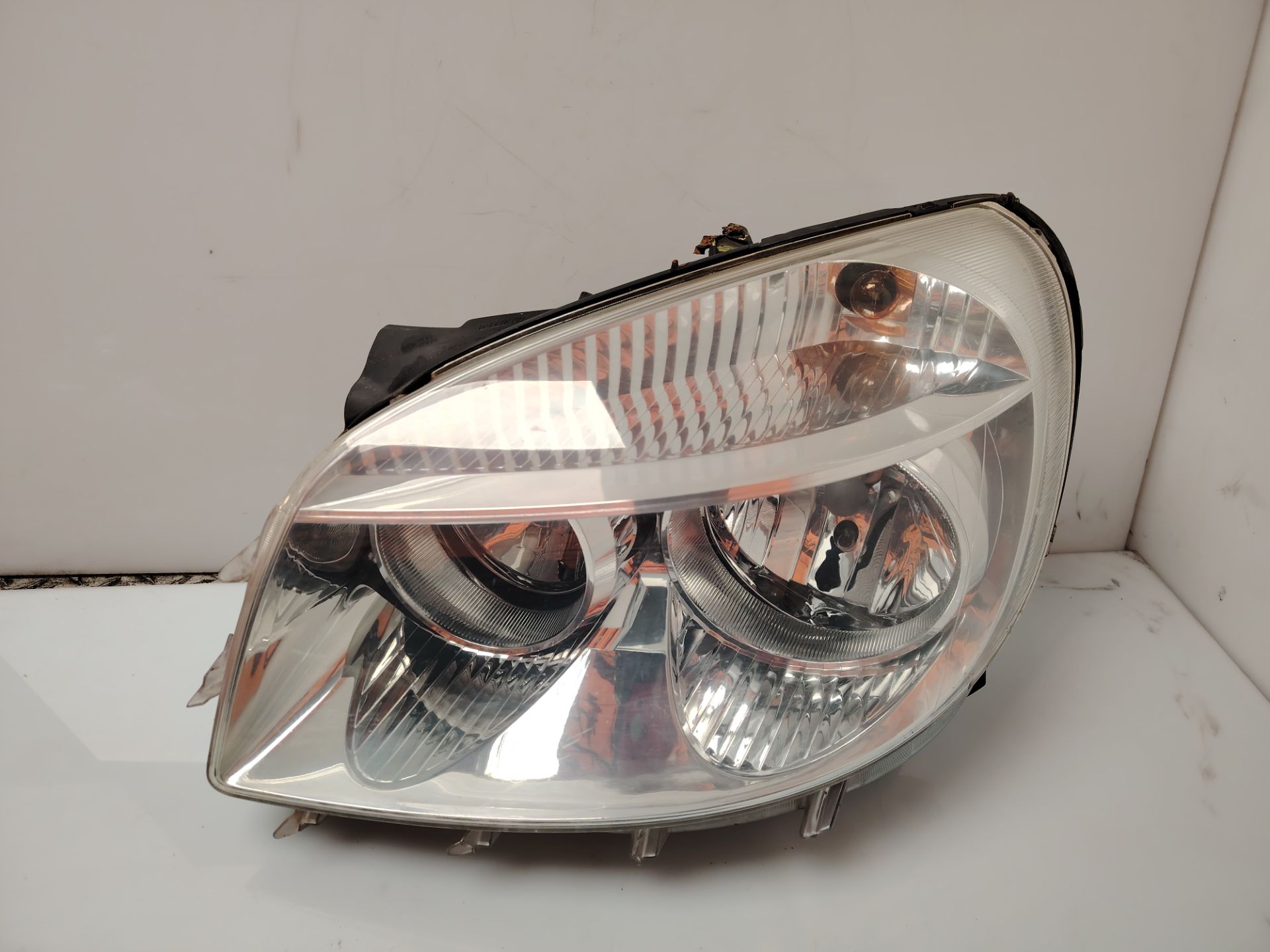 FARO IZQUIERDO 136506