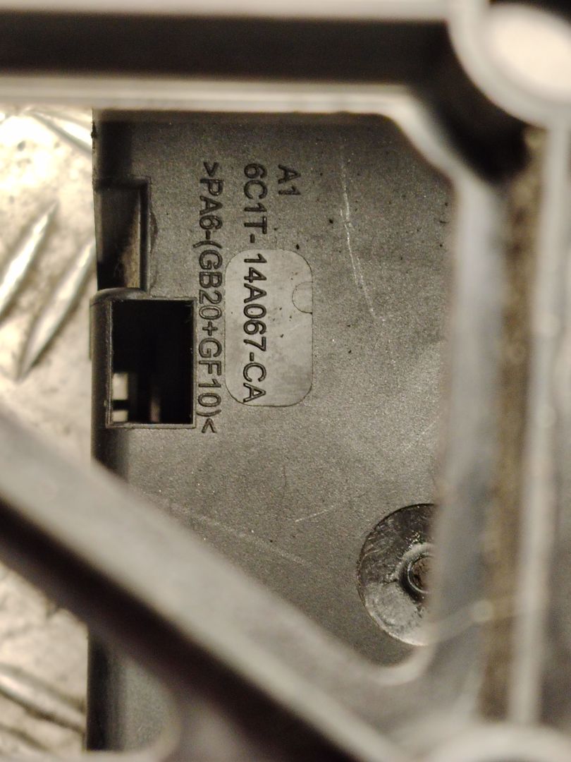 CAJA RELES / FUSIBLES 136571