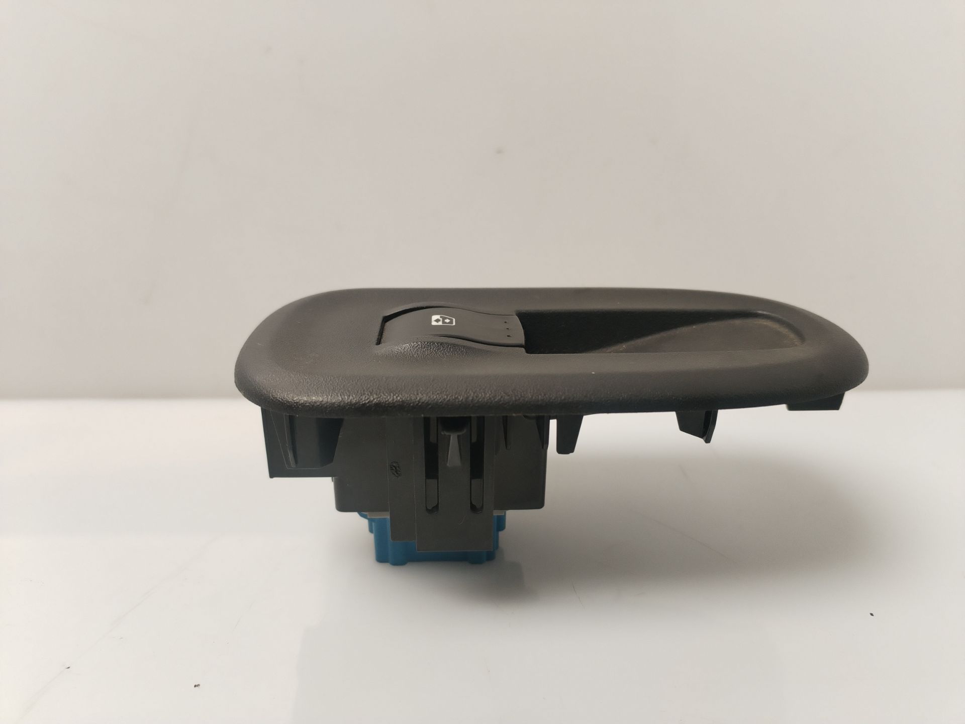 MANDO ELEVALUNAS DELANTERO DERECHO 135968