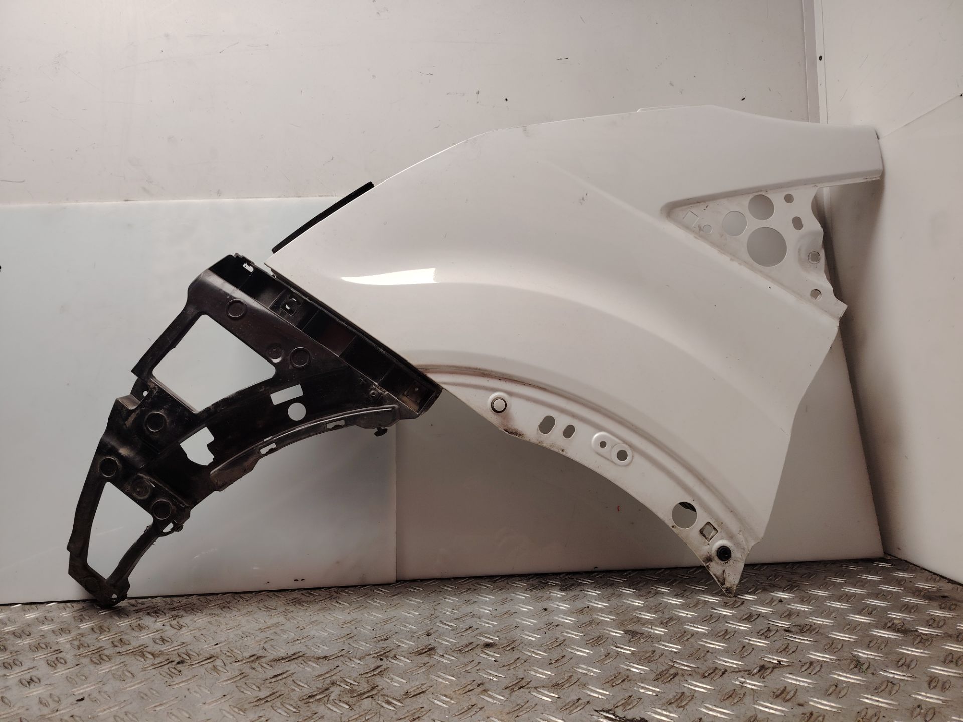 ALETA DELANTERA IZQUIERDA 136349