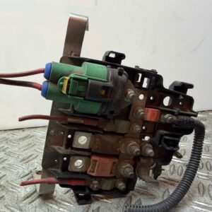 CAJA RELES / FUSIBLES 135937