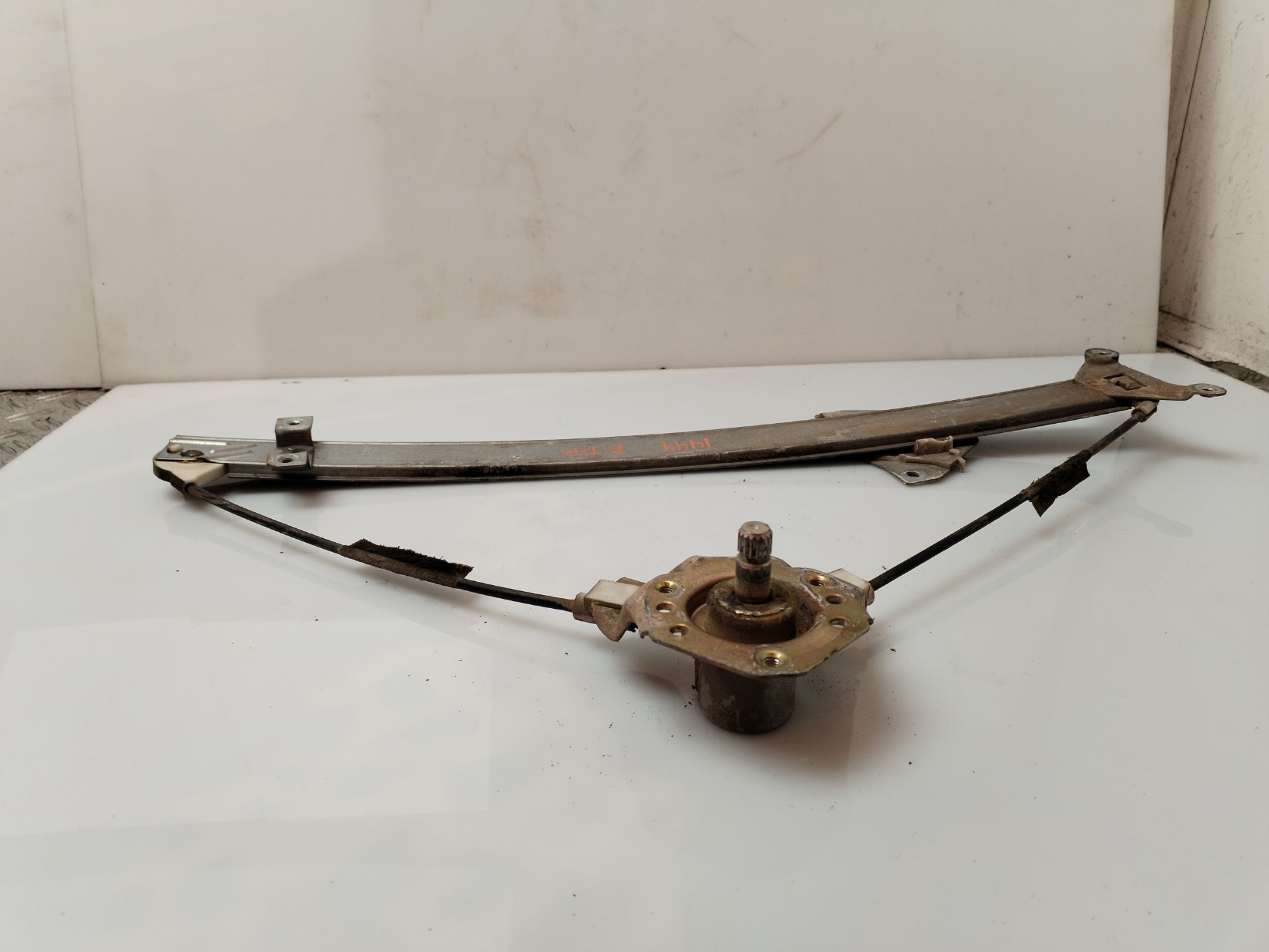 ELEVALUNAS DELANTERO DERECHO 135893