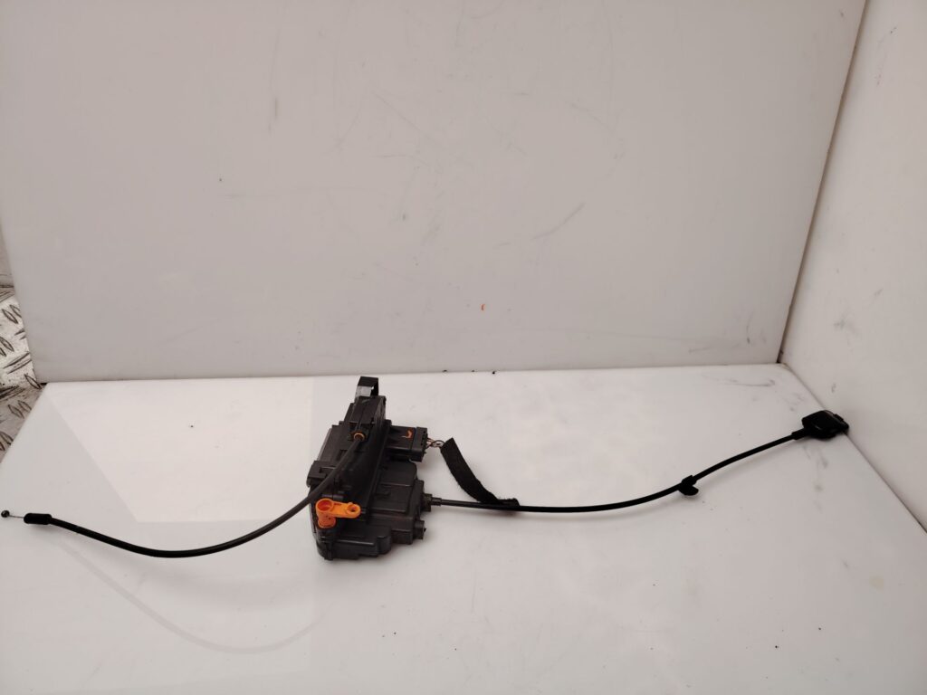 CERRADURA PUERTA DELANTERA IZQUIERDA 136580