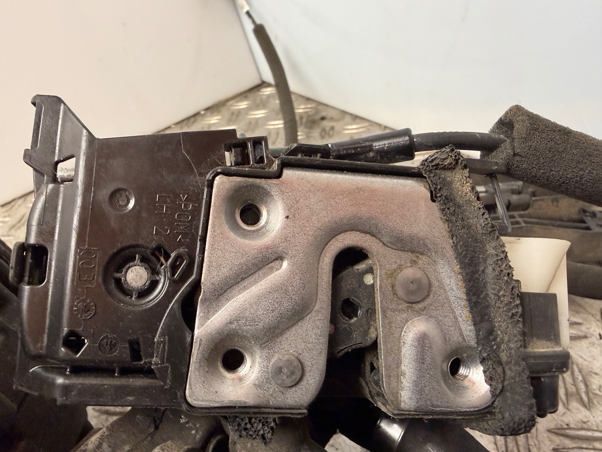 CERRADURA PUERTA DELANTERA IZQUIERDA 135941