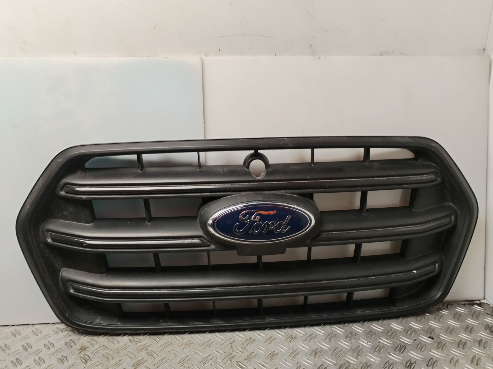 REJILLA DELANTERA 136210