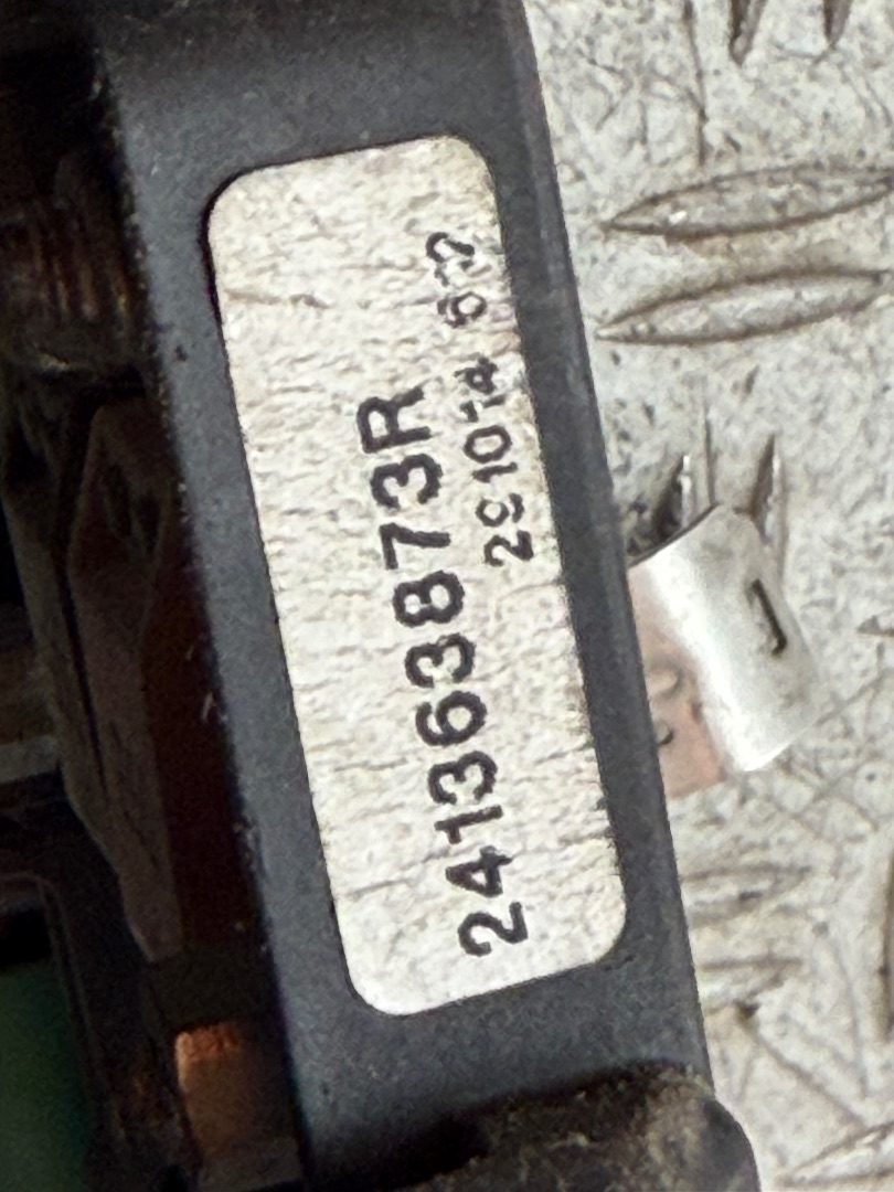 CAJA RELES / FUSIBLES 135937