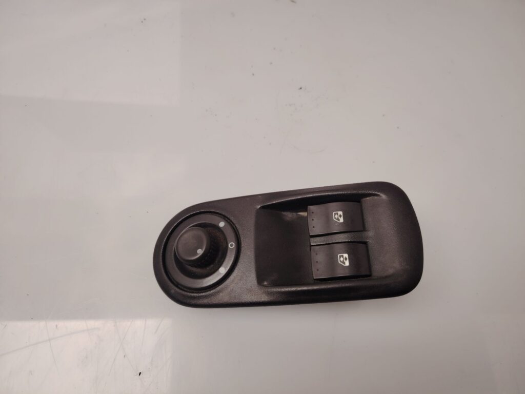 MANDO ELEVALUNAS DELANTERO IZQUIERDO 136320